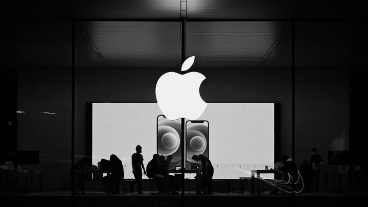 Funkcje sztucznej inteligencji Apple pojawią się na iPhone’ach dopiero w 2025 roku, według raportu